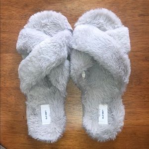 Fuzzy, gray, open-toe slippers